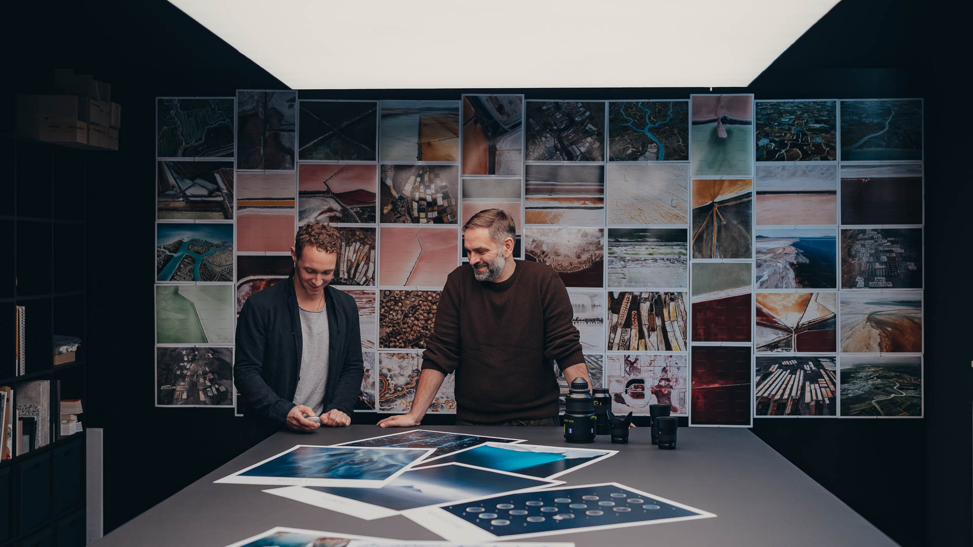 Andreas Diefenbach indroduces the new lenses of Zeiss, Touit, to the renowed photographer Tom Hegen.