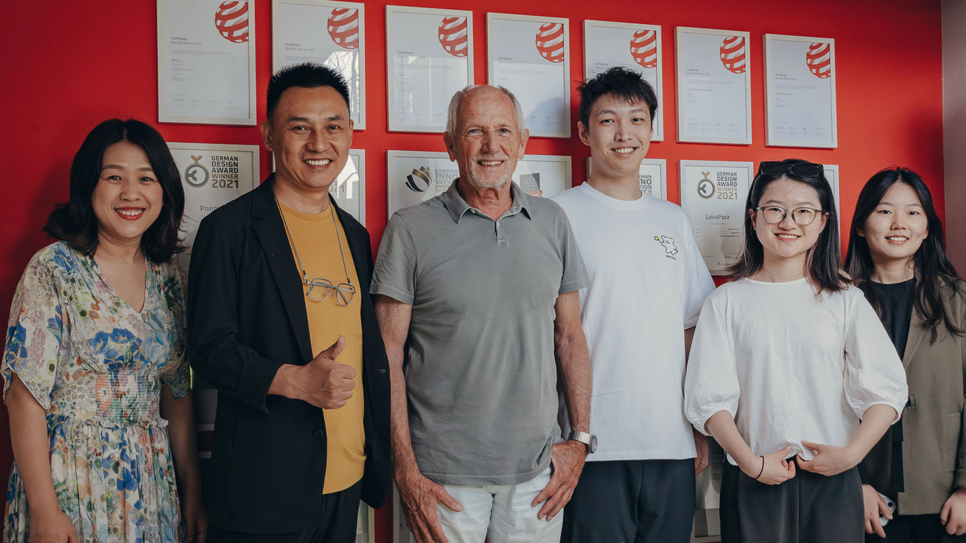 Andreas Haug, founder of PHOENIX with the Visitors from Shanghai