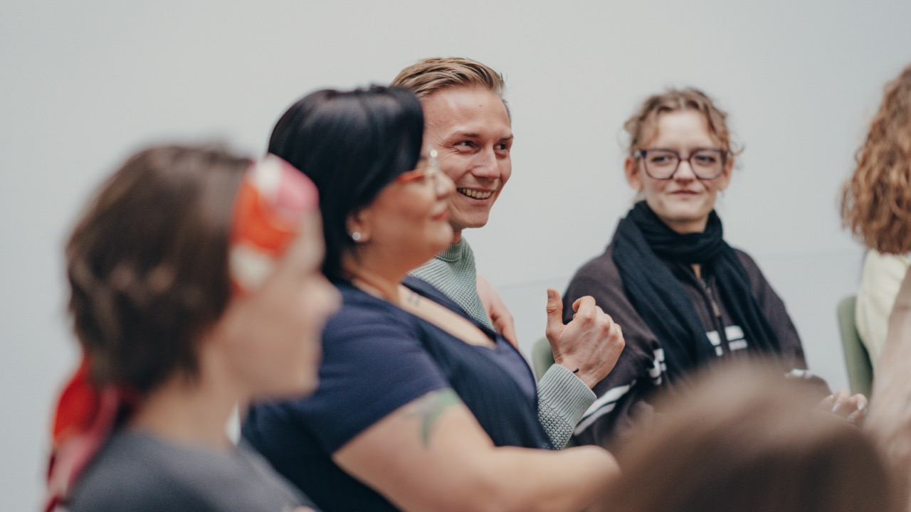 Bo Haug, business manager at PHOENIX design studio giving his take in the presentation of the students in Hdm