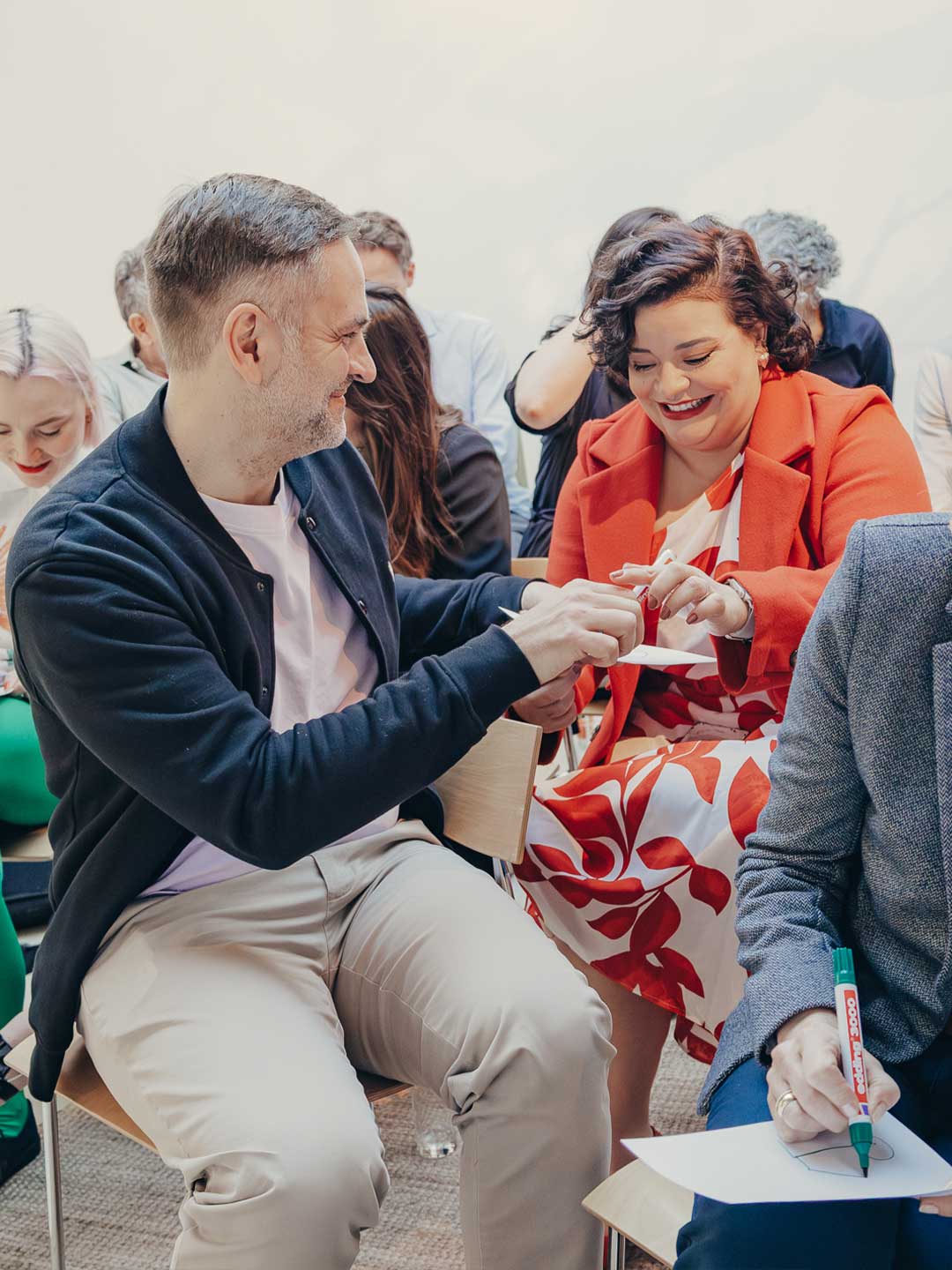 Andreas Diefenbach and Barbara Silva participating in an workshop in PHOENIX design