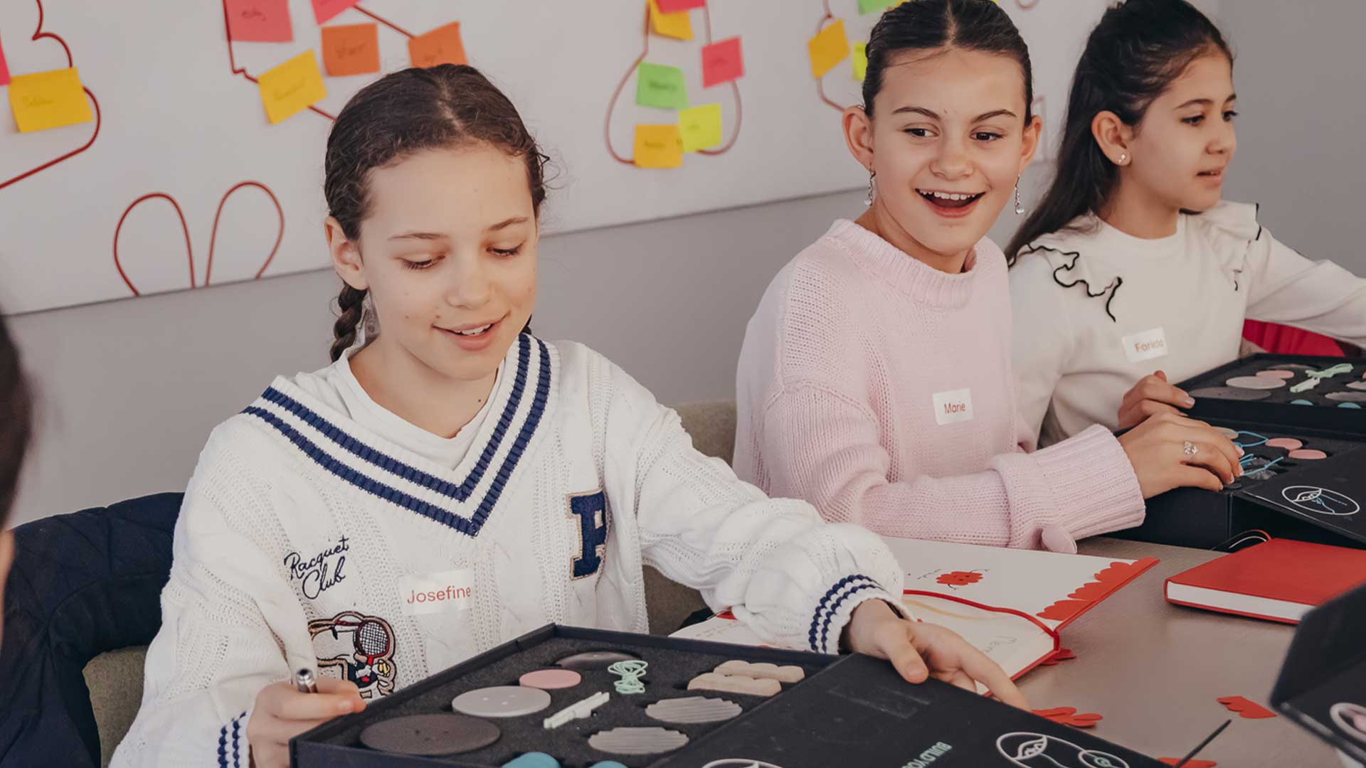 PHOENIX team welcoming young creators at Mädchen-Zukunftstag 2025 event