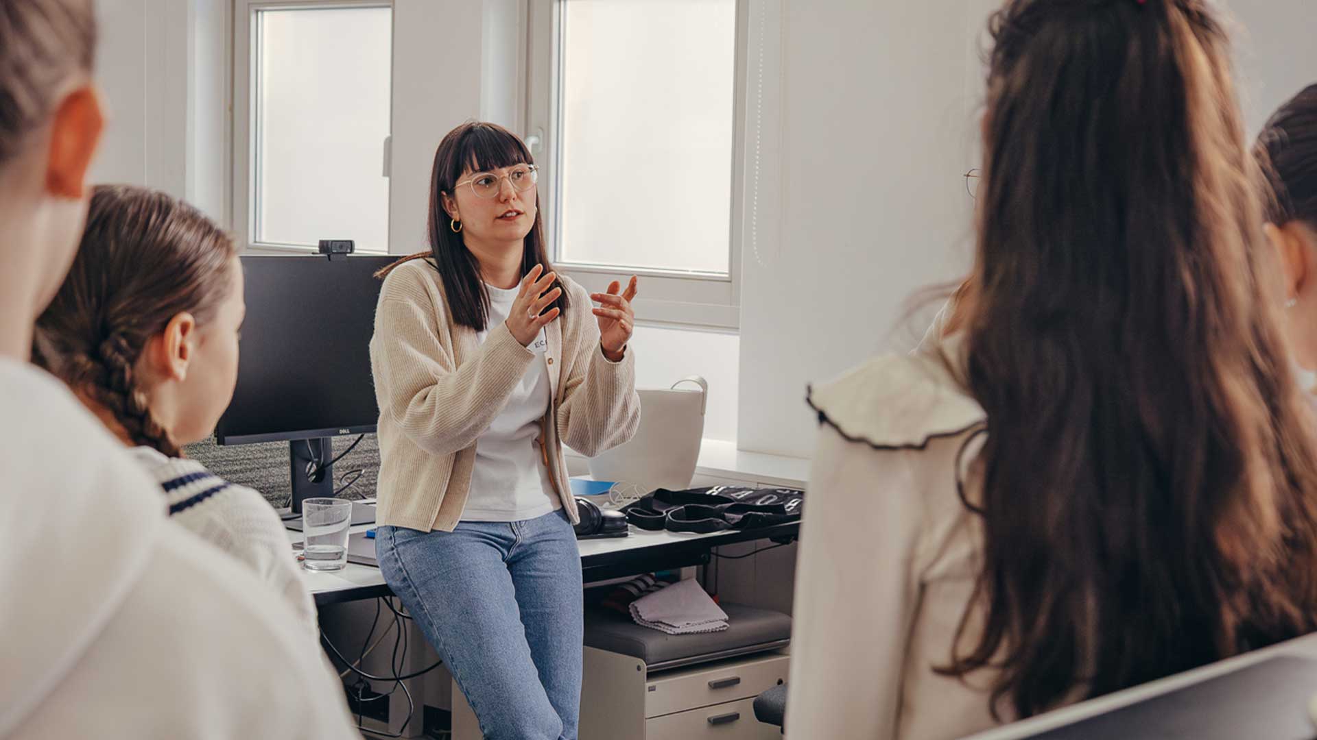 Ece celik talking about UIUX to the girls at PHOENIX design agency in stuttgart 