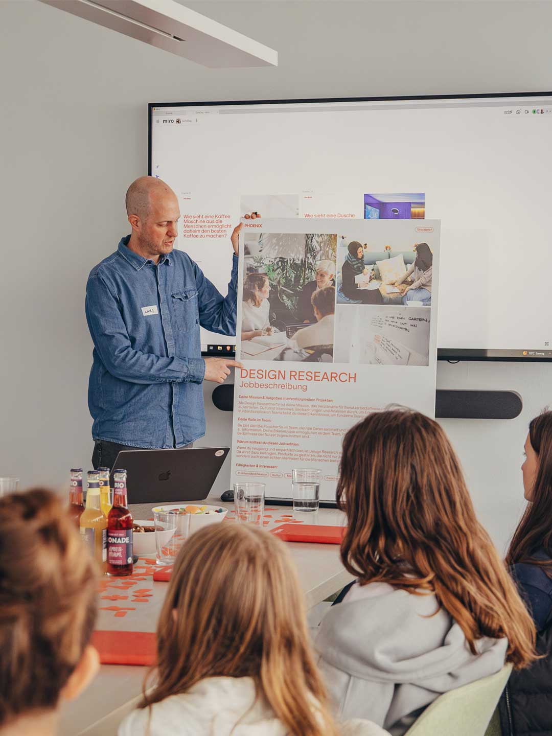 Lars Baumann giving an inspiring opening speech at PHOENIX Girls'Day