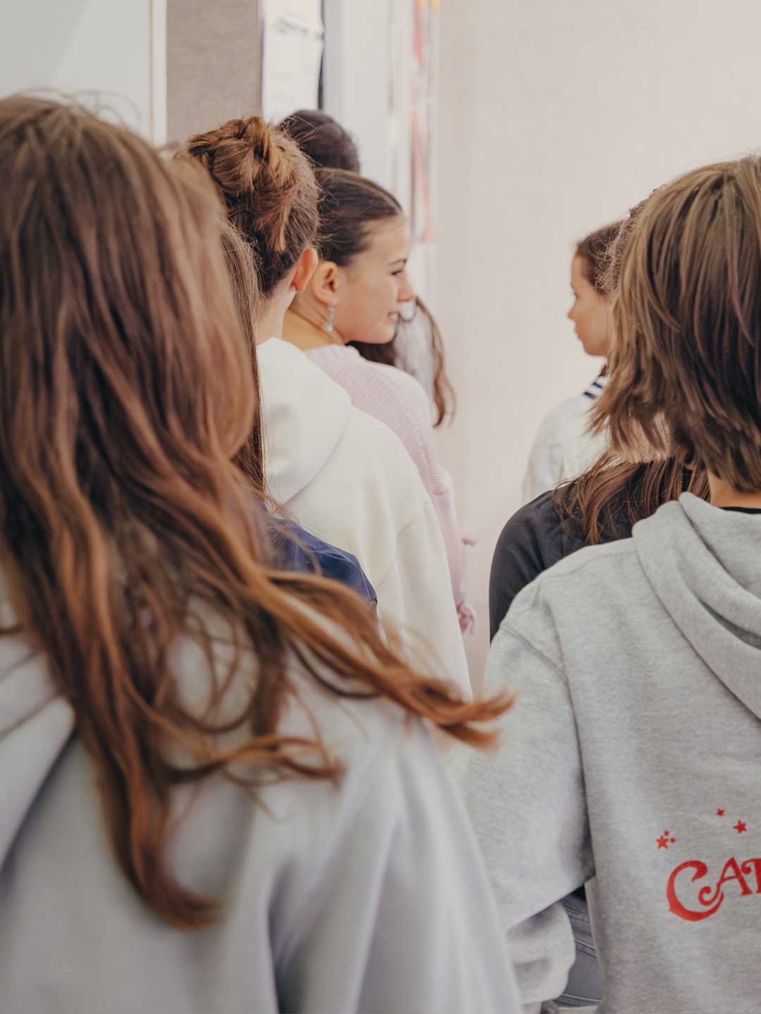 Girls visiting the stuttgart studio of pheonix Design on the girls day